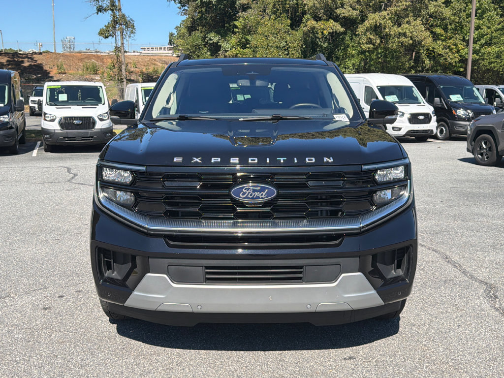 Used 2025 Ford Expedition Platinum AWD/4WD image 2