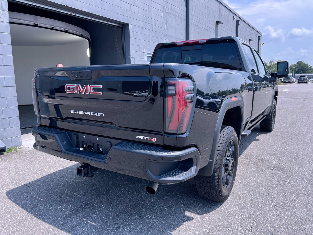 Used 2025 GMC Sierra 2500 AT4 AWD/4WD image 3
