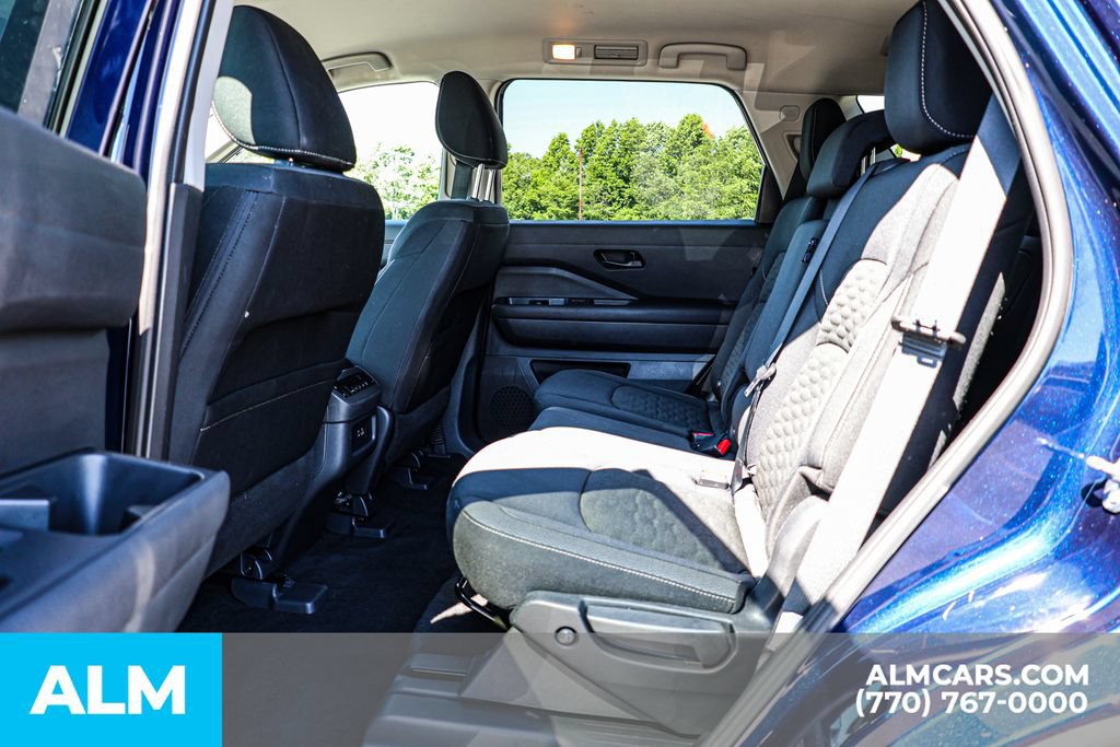 Used 2025 Nissan Pathfinder SV FWD image 19