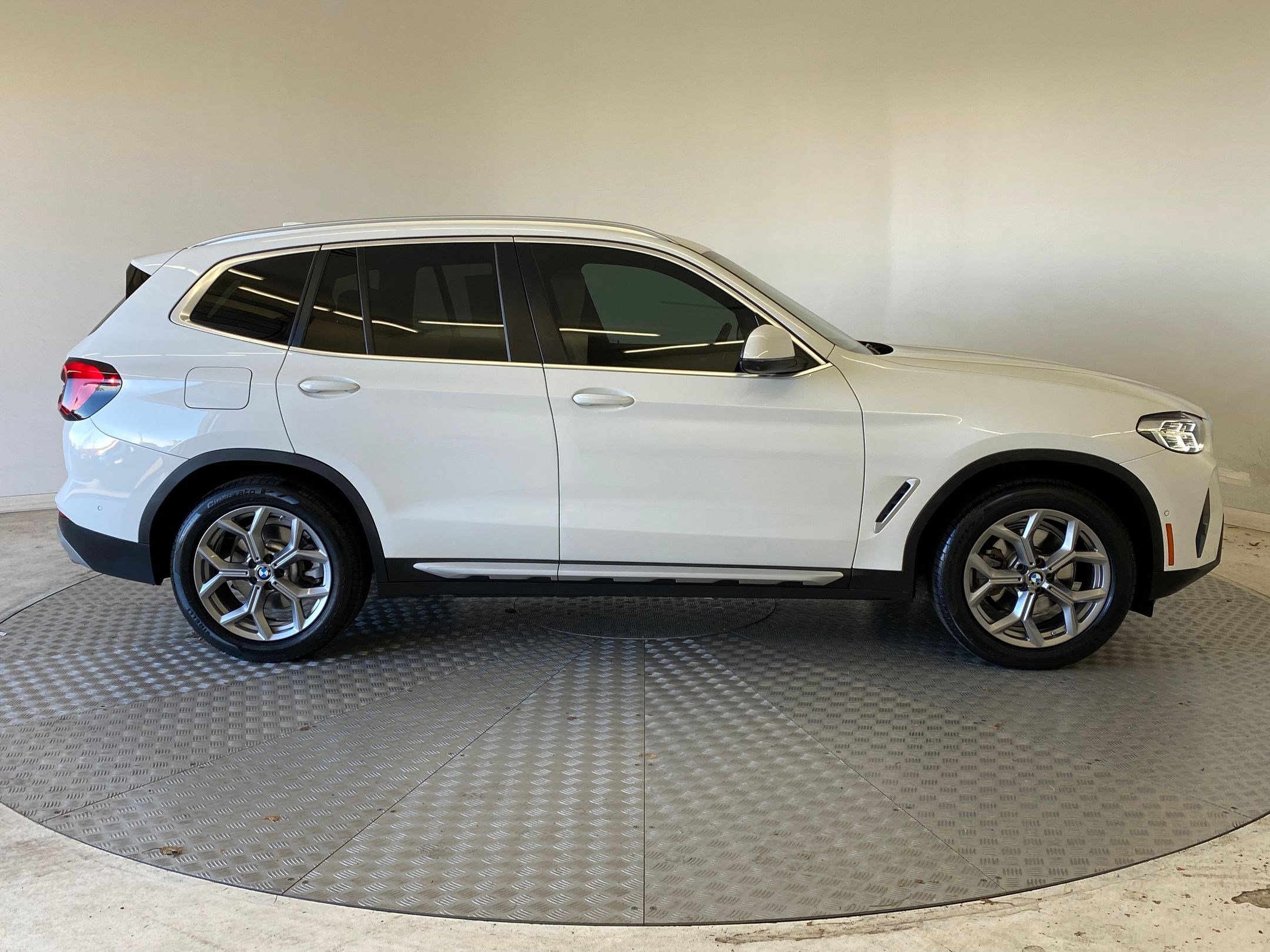 Certified 2024 BMW X3 xDrive30i w/ Convenience Package image 7