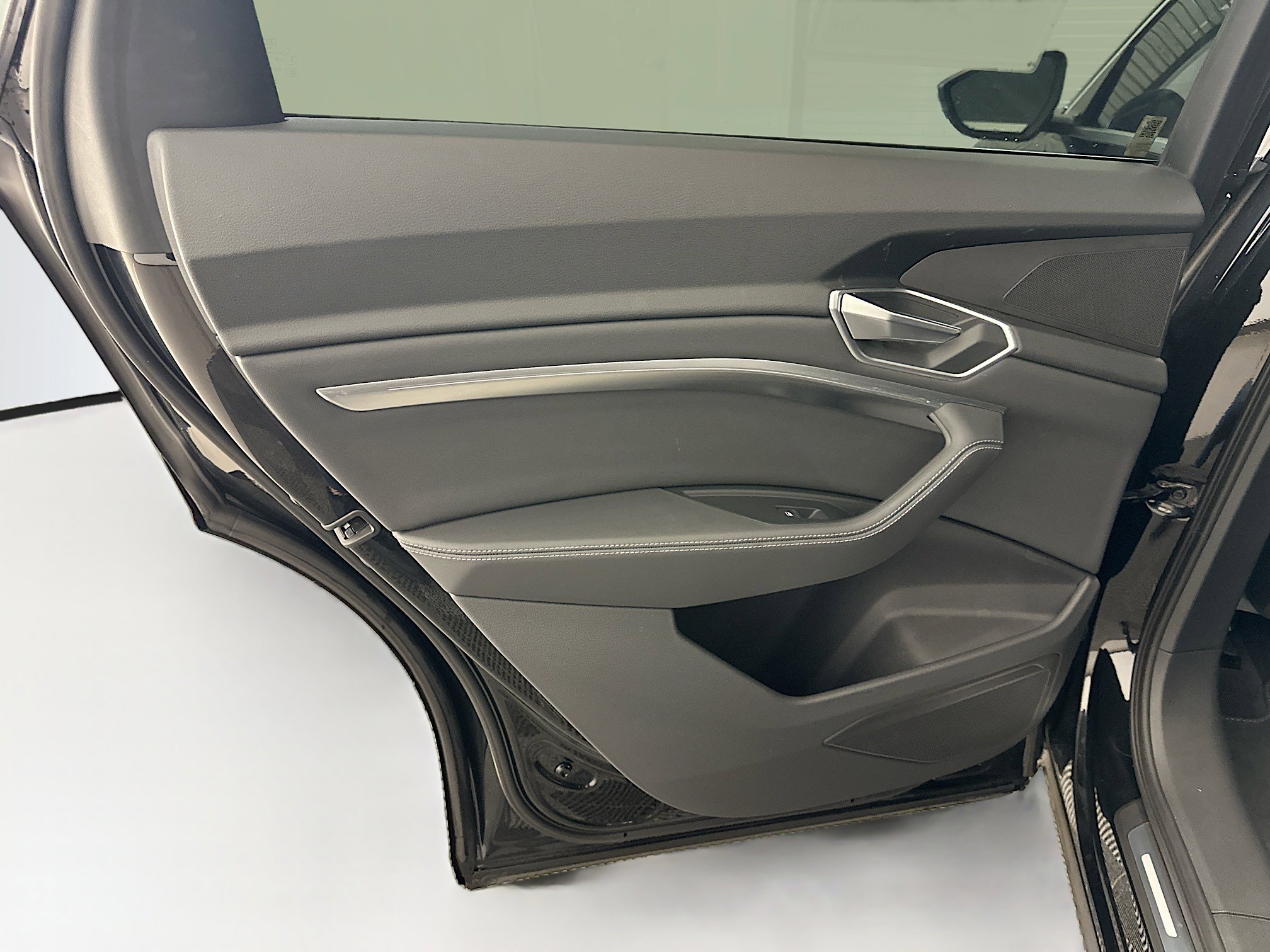 Used 2022 Audi e-tron Premium image 28