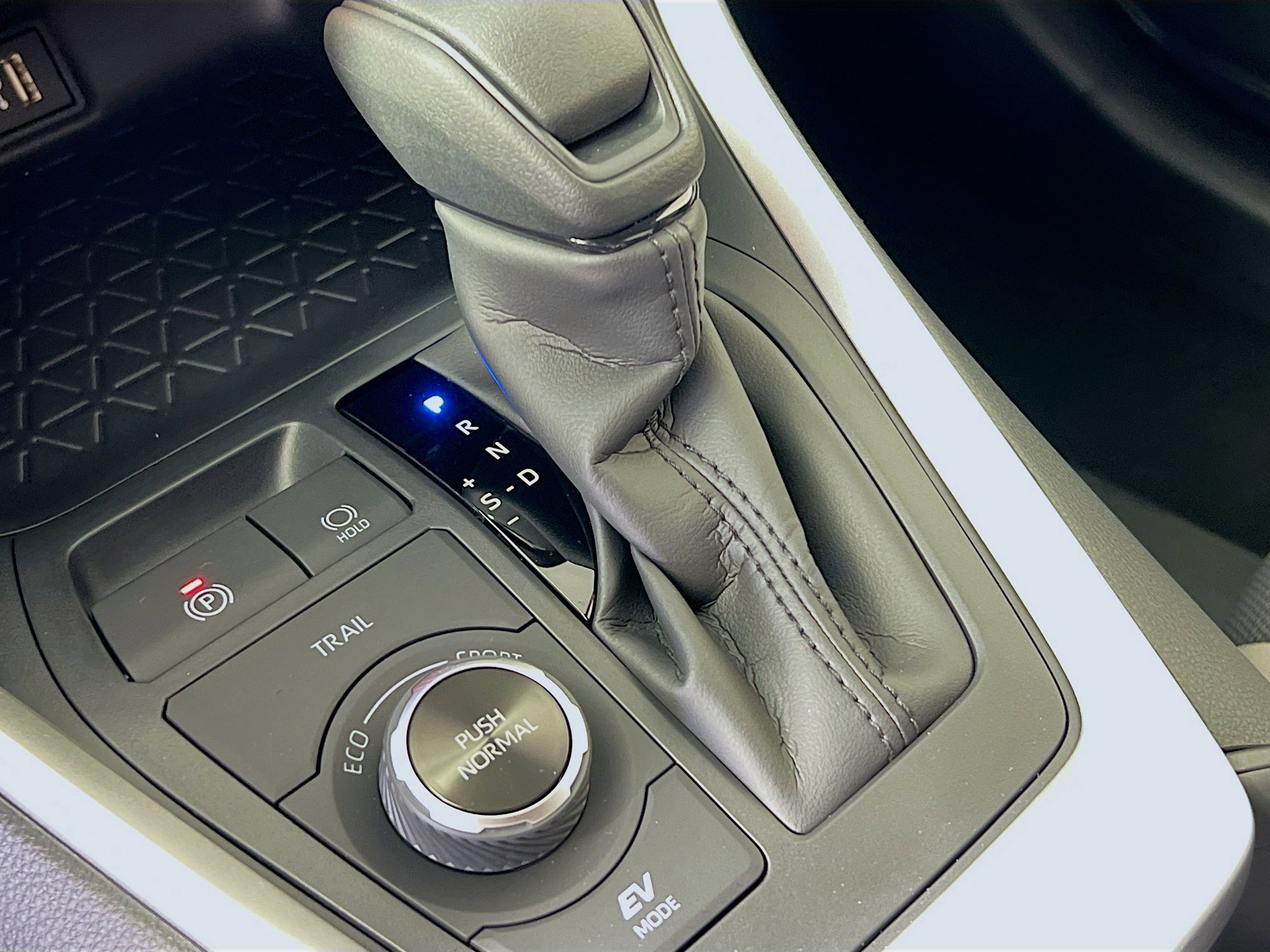 New 2025 Toyota RAV4 XLE image 25