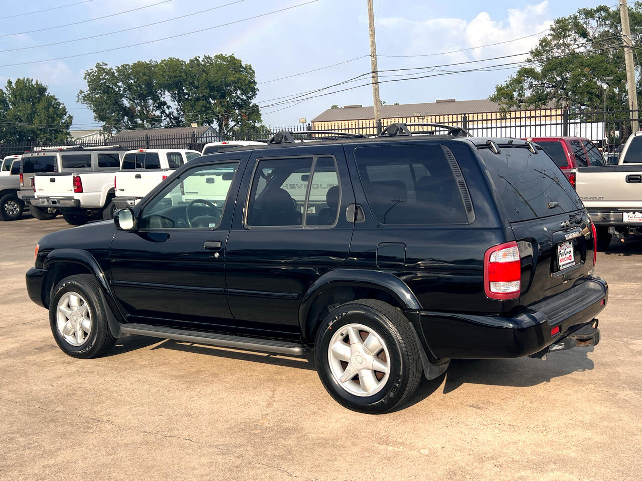 Used 2001 Nissan Pathfinder LE image 4