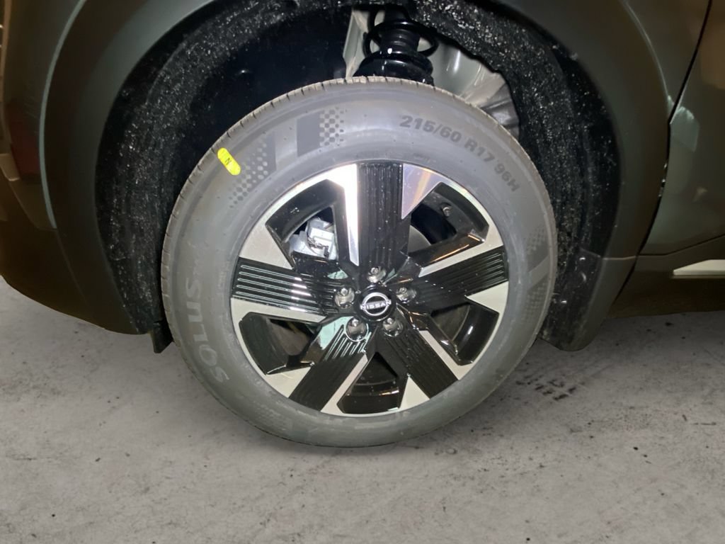 Used 2025 Nissan Kicks SV AWD/4WD image 15