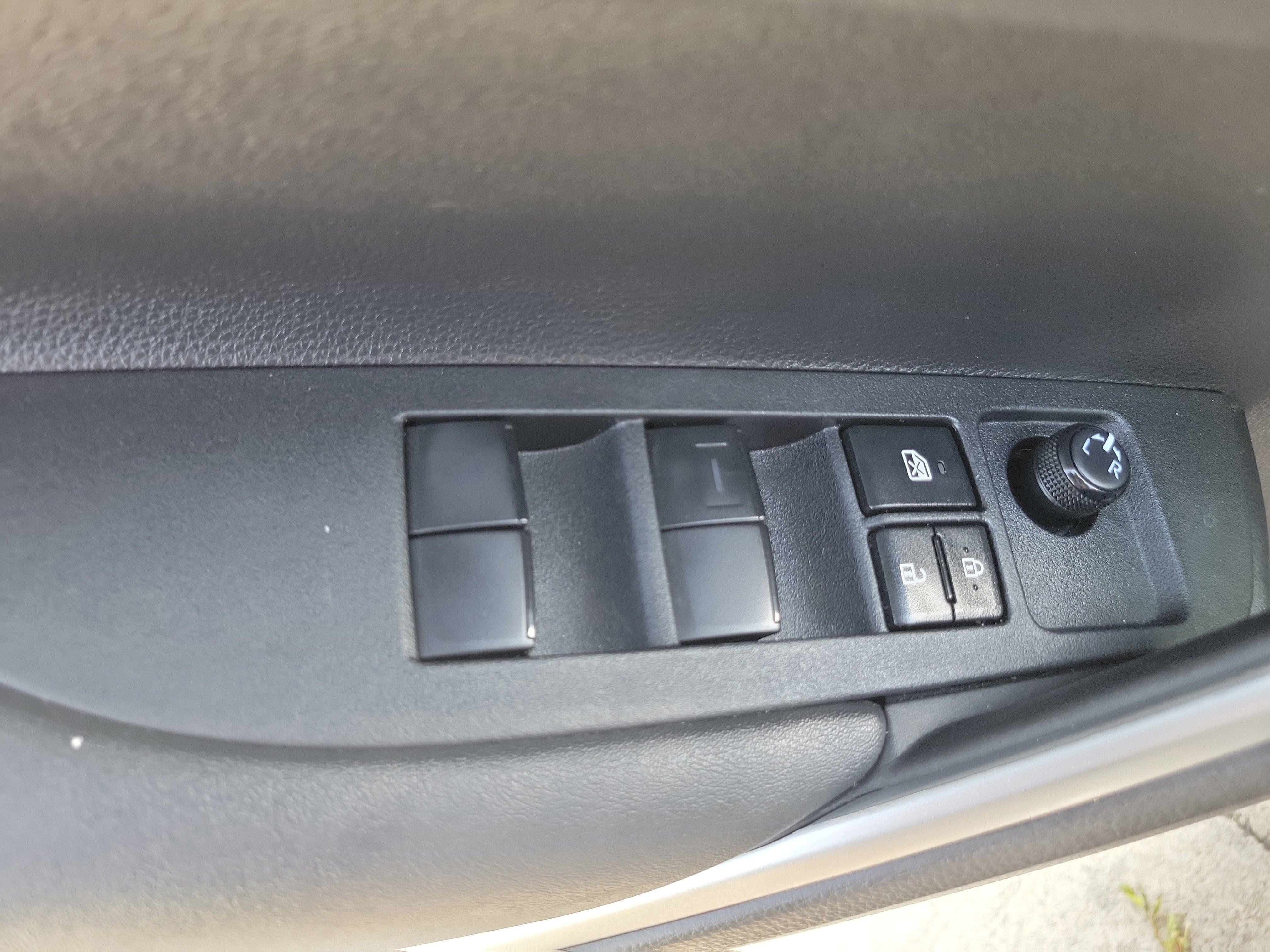 Certified 2022 Toyota Corolla Cross LE FWD image 21