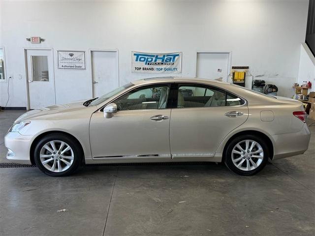 Used 2011 Lexus ES 350 w/ Luxury Pkg & Navigation FWD image 38