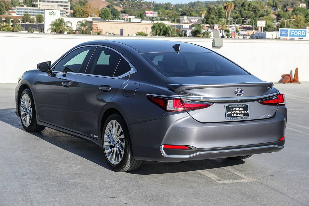 Used 2020 Lexus ES 300h w/ Accessory Package FWD image 6