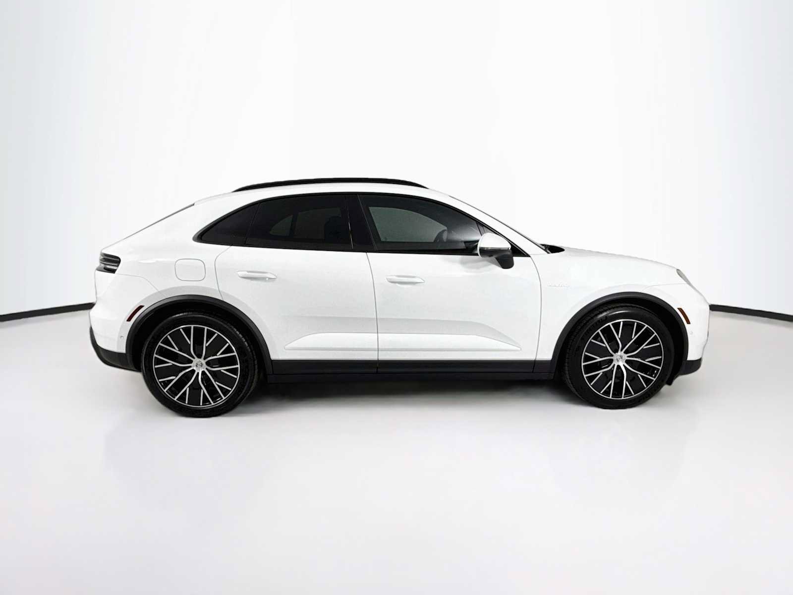 Used 2026 Porsche Macan Electric RWD image 8