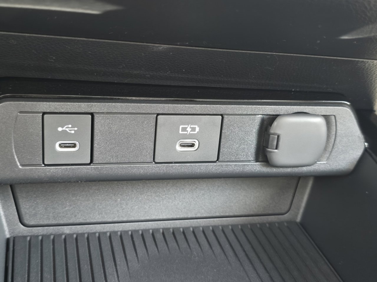 New 2026 Toyota Prius Plug-In Hybrid FWD image 29