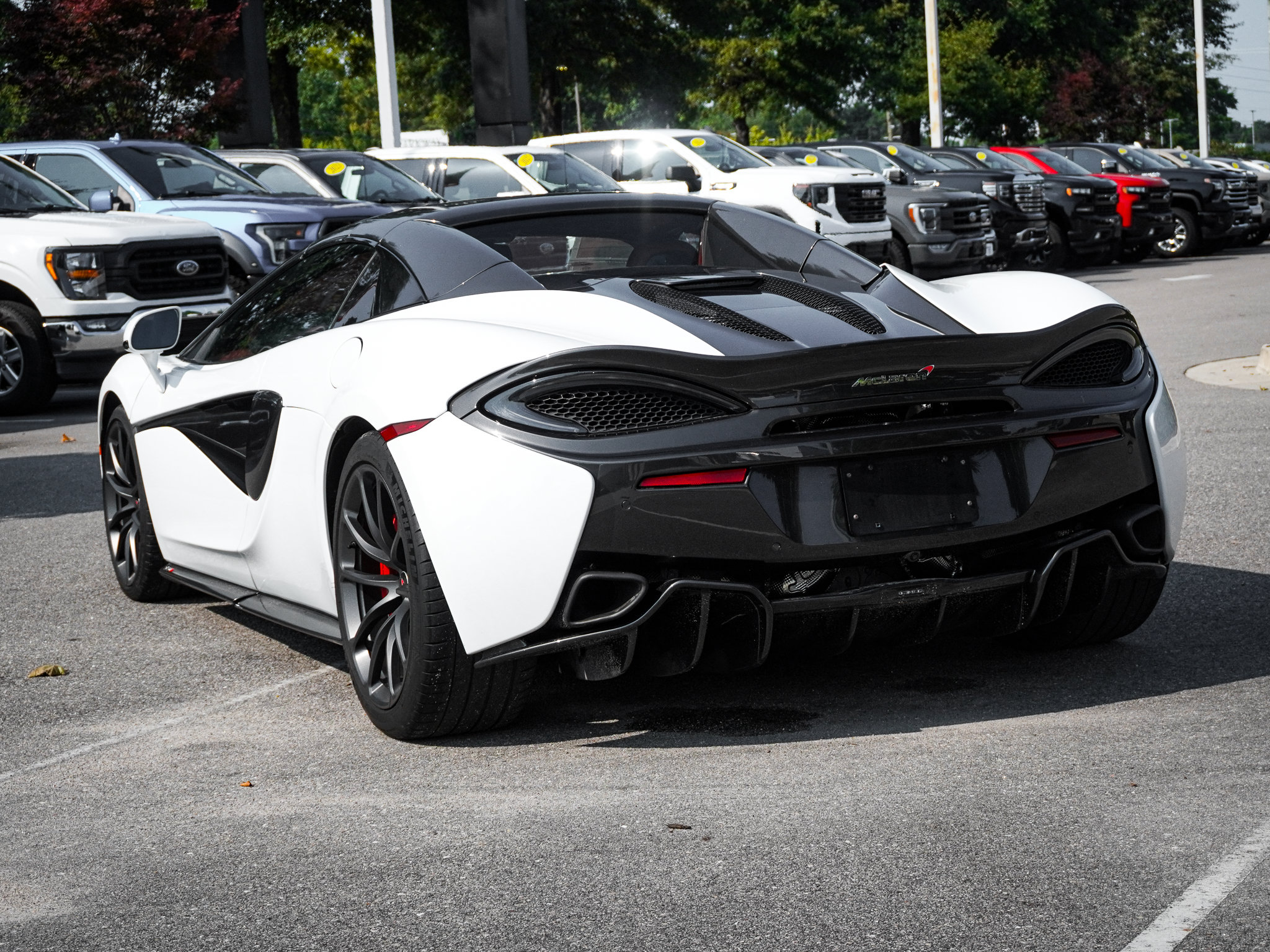 Used 2018 McLaren 570S Spider RWD image 9