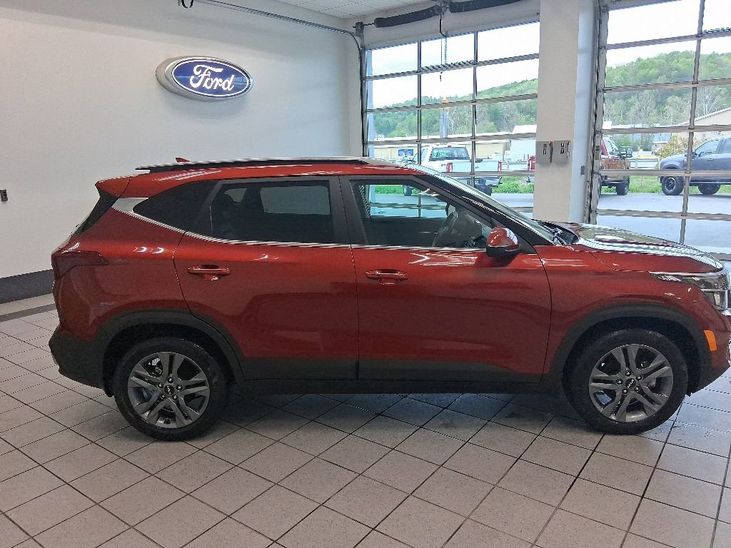 Used 2023 Kia Seltos S w/ Navigation Package FWD image 21