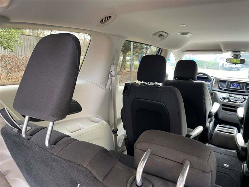 Used 2017 Chrysler Pacifica LX image 38