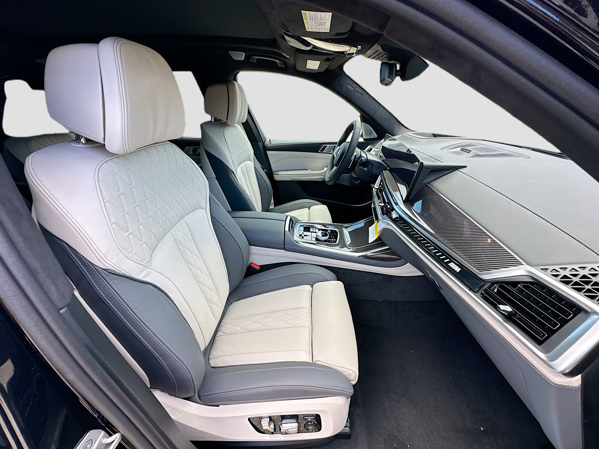 New 2026 BMW X7 M60i image 25