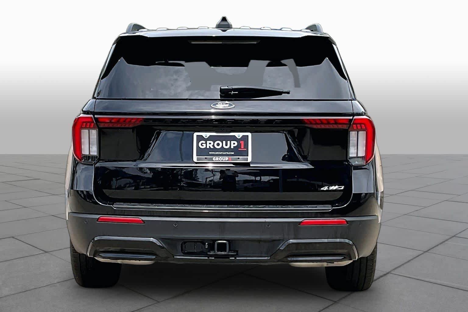 Used 2025 Ford Explorer ST-Line w/ ST-Line Street Pack AWD/4WD image 8