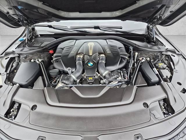 Used 2017 BMW 750i RWD image 25