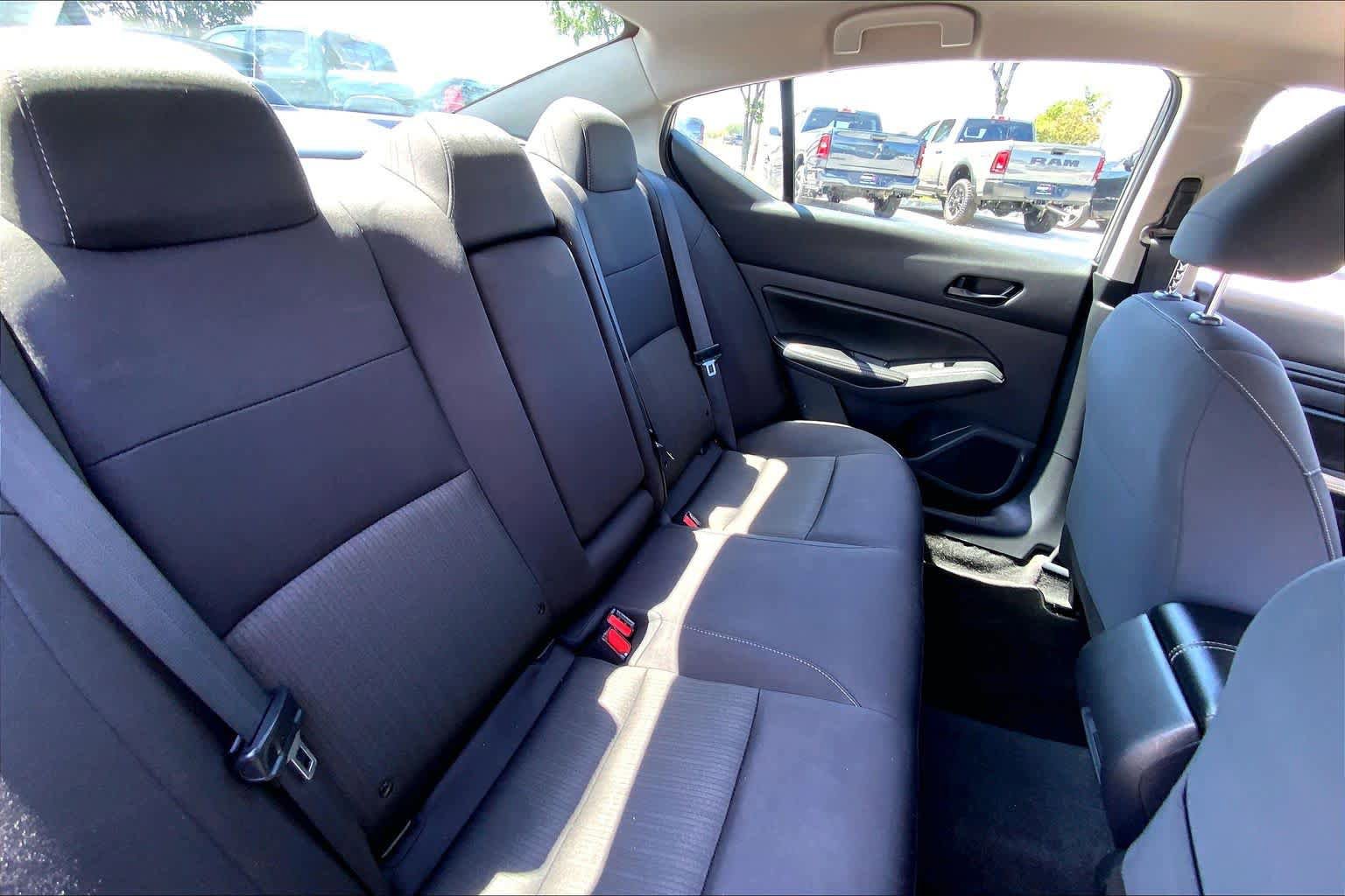 Used 2024 Nissan Altima 2.5 SV FWD image 17