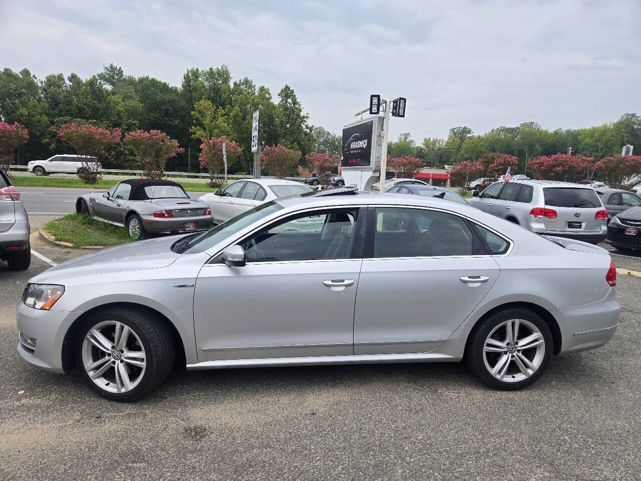 Used 2014 Volkswagen Passat TDI SEL Premium FWD image 4
