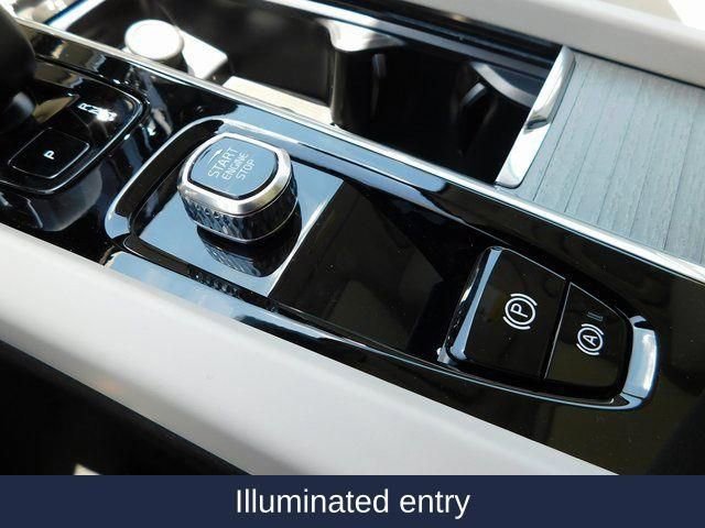 New 2025 Volvo XC60 B5 Plus w/ Protection Package Premier AWD/4WD image 26