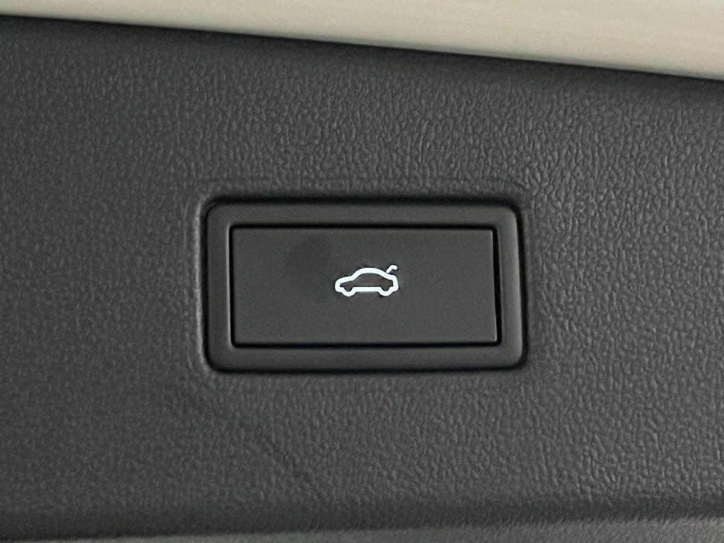 Used 2024 Volkswagen Tiguan SEL R-Line image 38