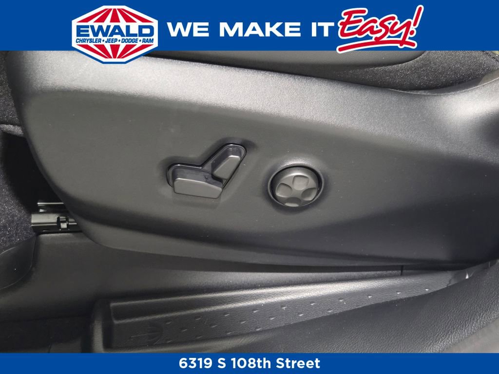 New 2026 Chrysler Pacifica Select w/ S Appearance Package image 24