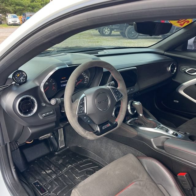 Used 2019 Chevrolet Camaro ZL1 RWD image 14