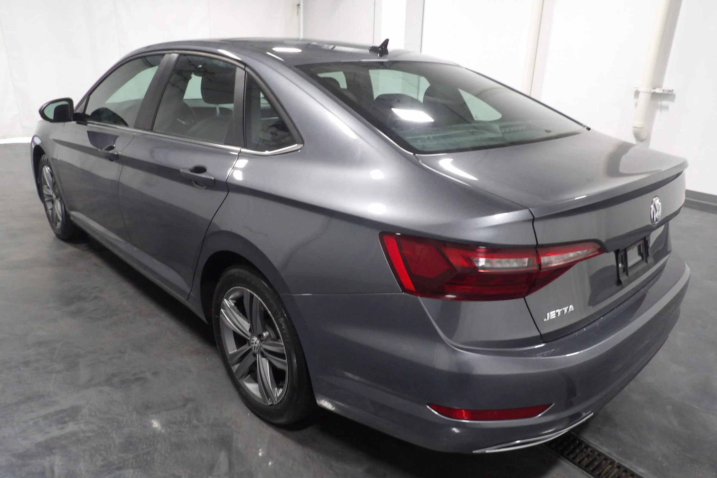 Used 2020 Volkswagen Jetta R-Line w/ R-Line Cold Weather Package image 6