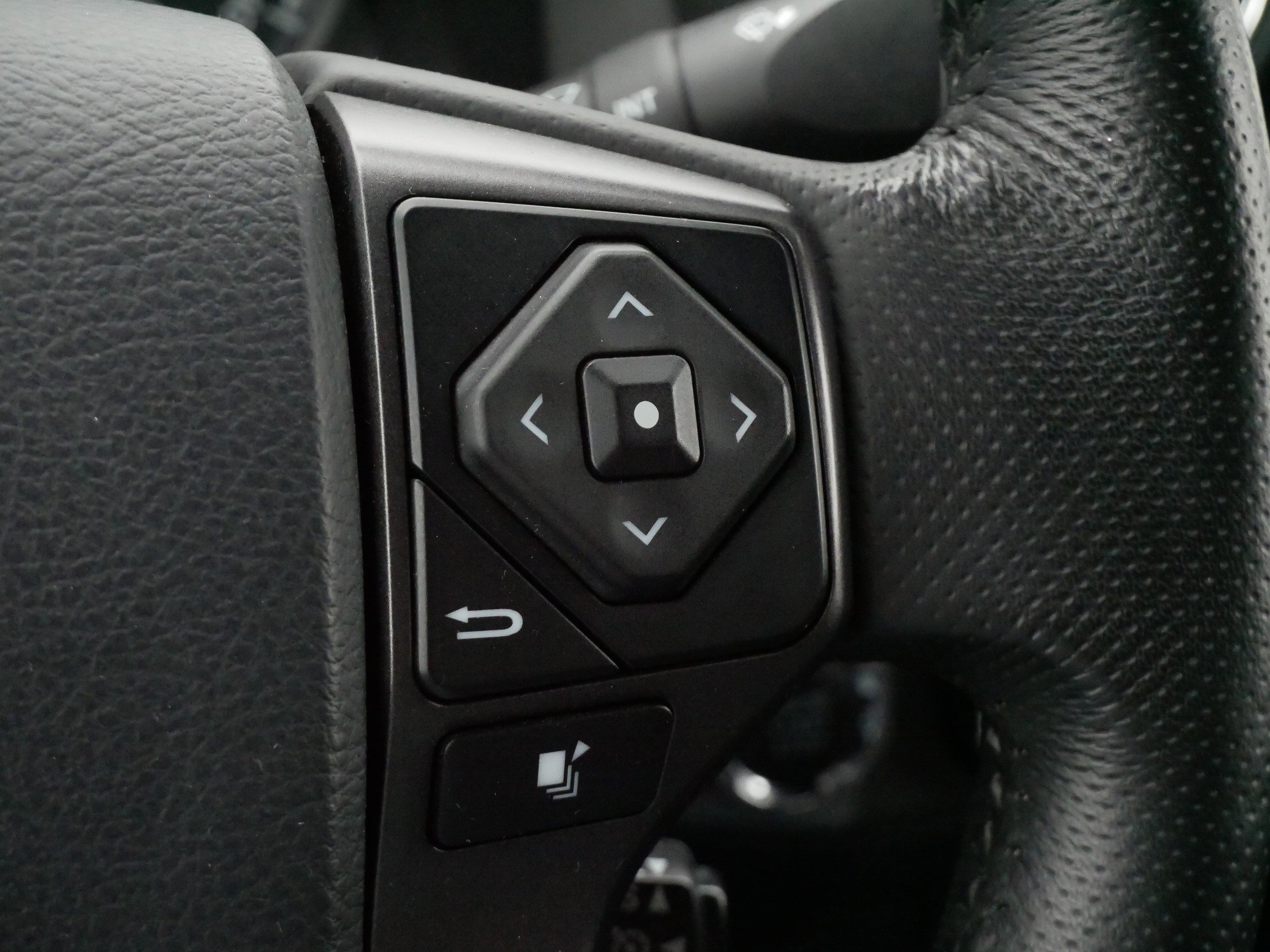 Used 2017 Toyota Tacoma TRD Off-Road w/ Tow Package (A/T) image 25