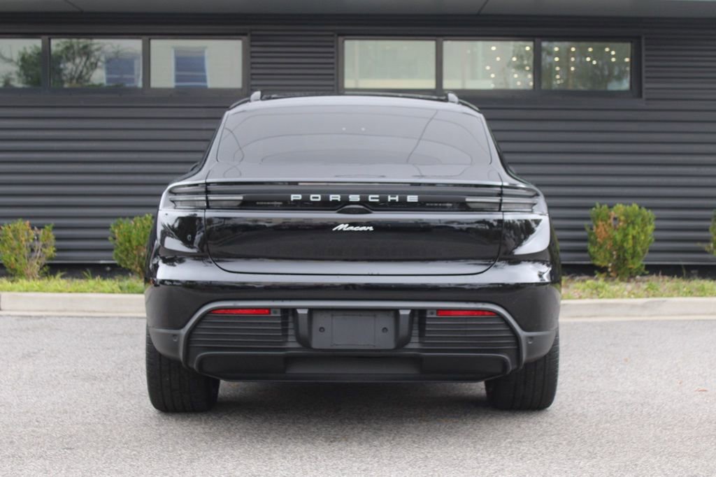 Certified 2025 Porsche Macan Electric RWD image 6