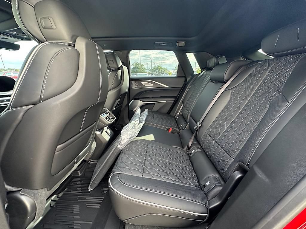 New 2026 Cadillac Lyriq V AWD/4WD image 11