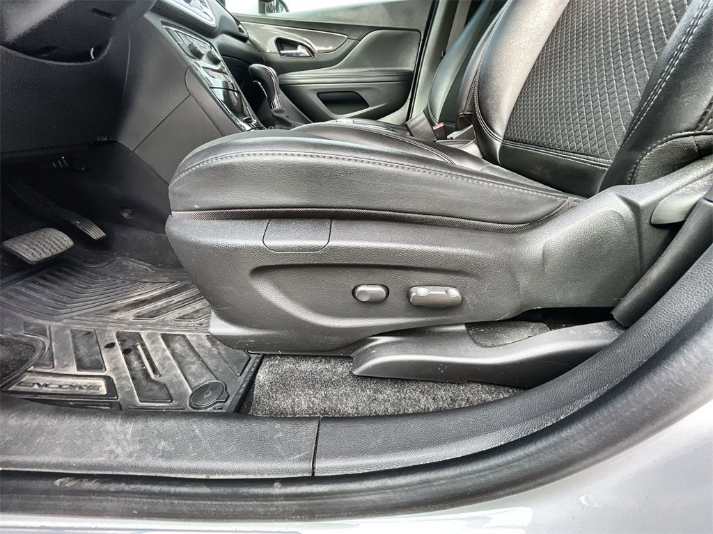 Used 2022 Buick Encore Preferred w/ Safety Package image 14