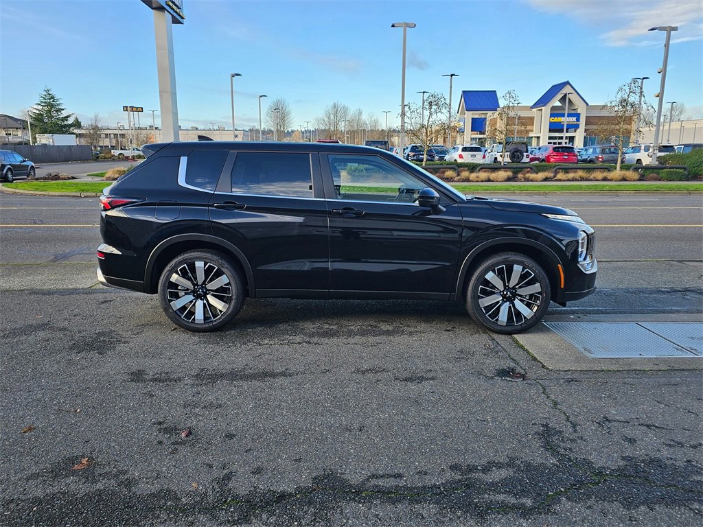 New 2025 Mitsubishi Outlander SE image 4