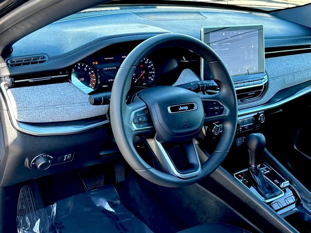 Used 2023 Jeep Compass Sport image 10