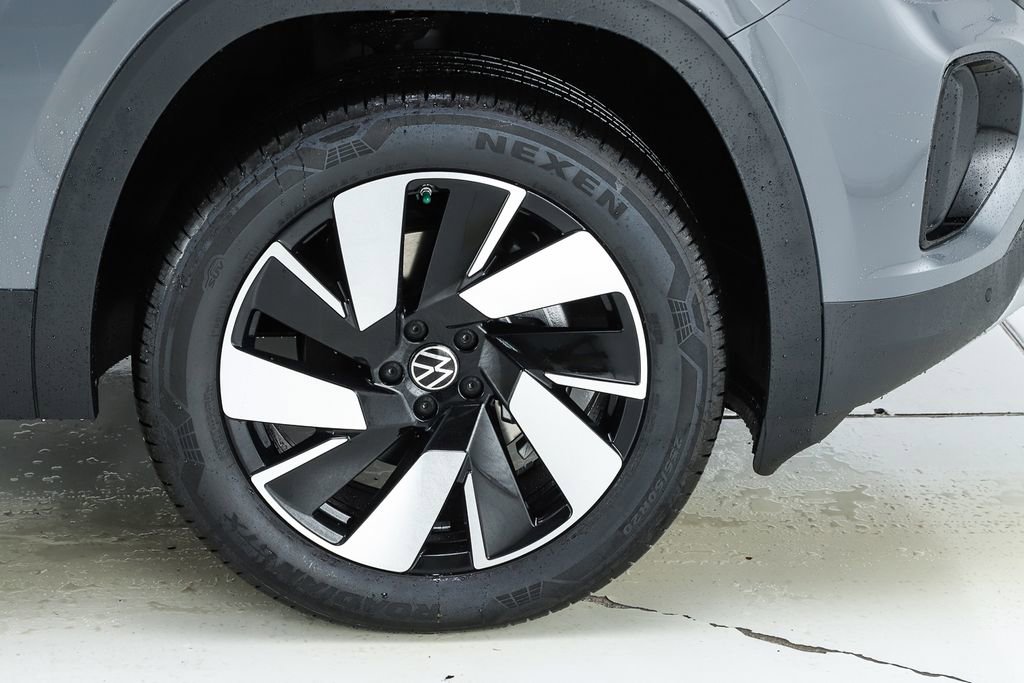 New 2026 Volkswagen Atlas Cross Sport SE image 14