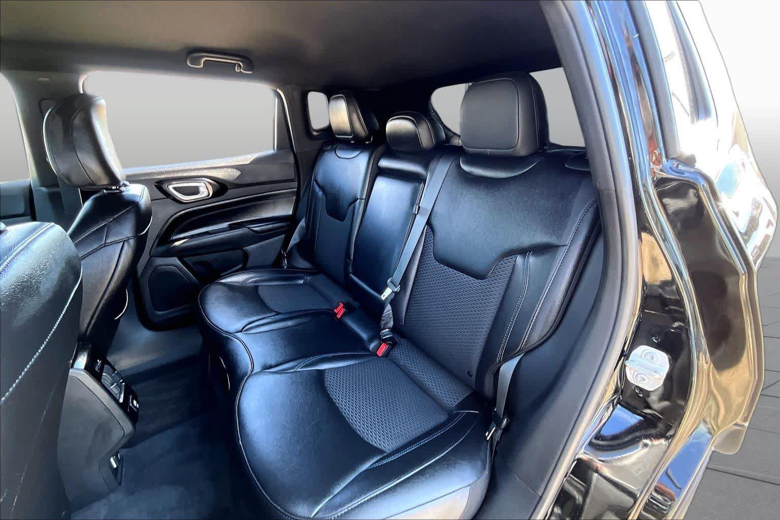 Used 2025 Jeep Compass Latitude w/ Altitude Special Edition AWD/4WD image 19