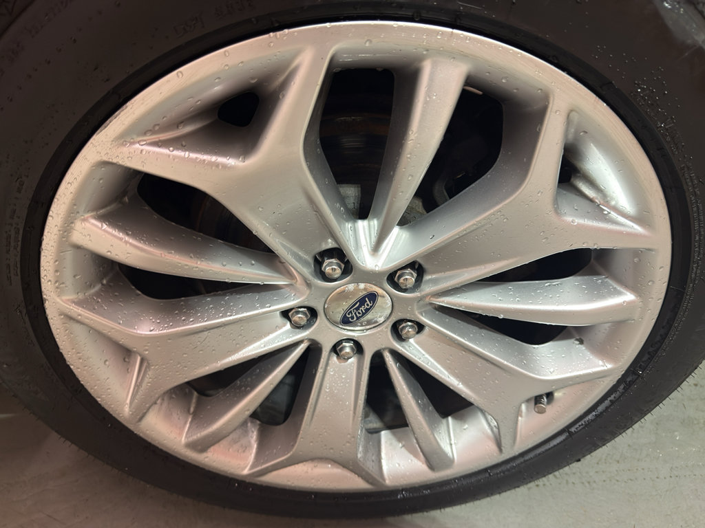 Used 2017 Ford Taurus Limited FWD image 35