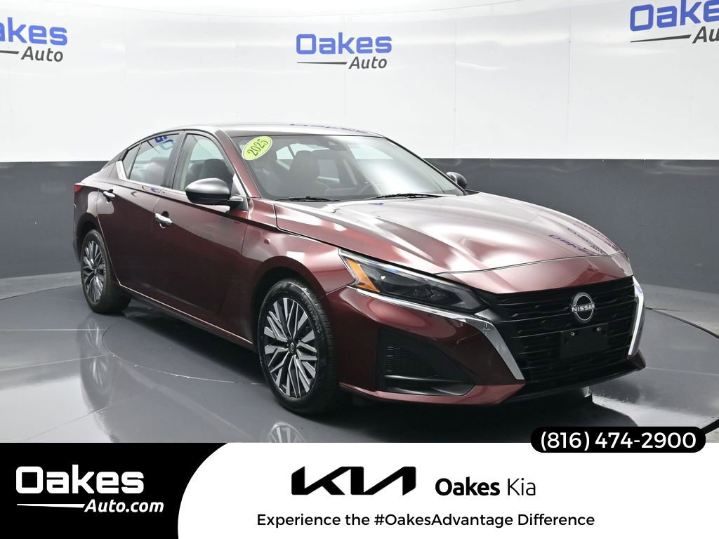 Used 2025 Nissan Altima 2.5 SV image 1