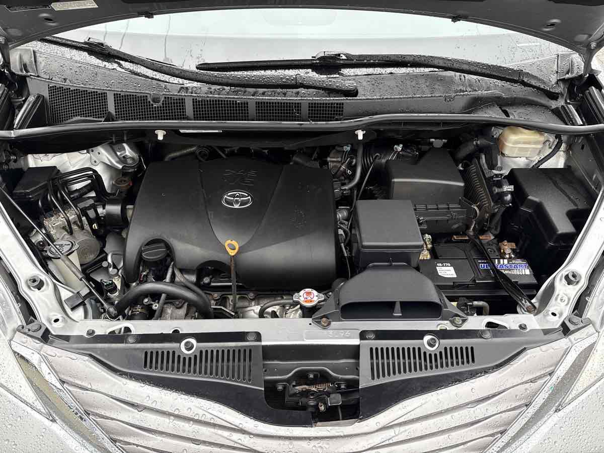 Used 2017 Toyota Sienna XLE Premium image 23
