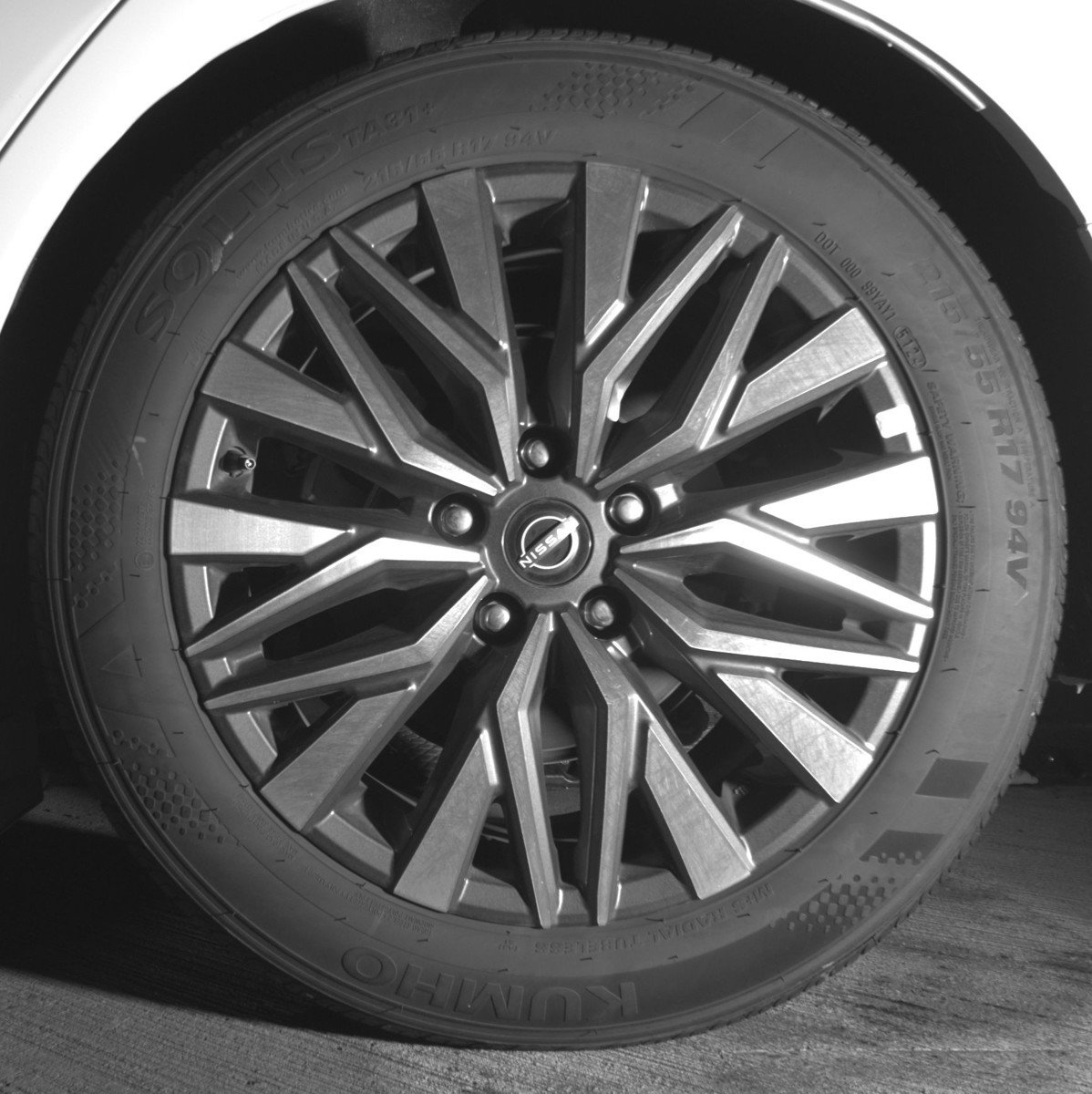 Used 2025 Nissan Altima 2.5 SV FWD image 14