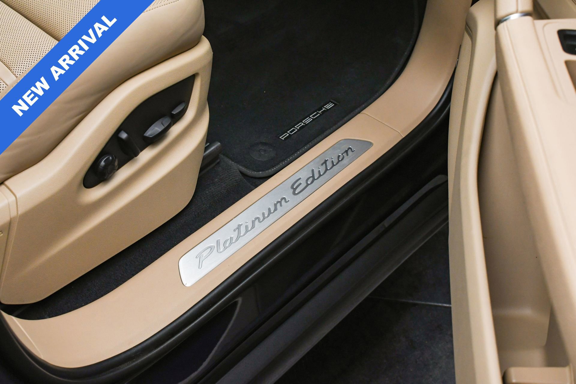 Used 2023 Porsche Cayenne Platinum Edition image 46