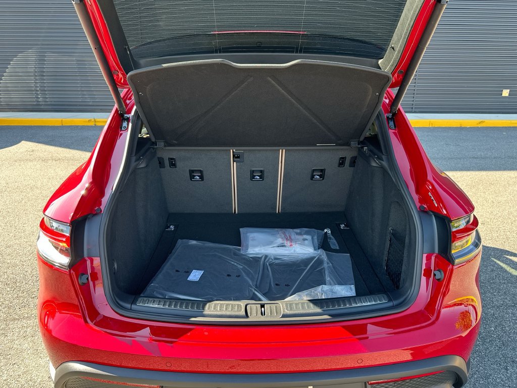 New 2026 Porsche Macan AWD/4WD image 31