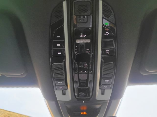 Used 2020 Porsche Cayenne image 40