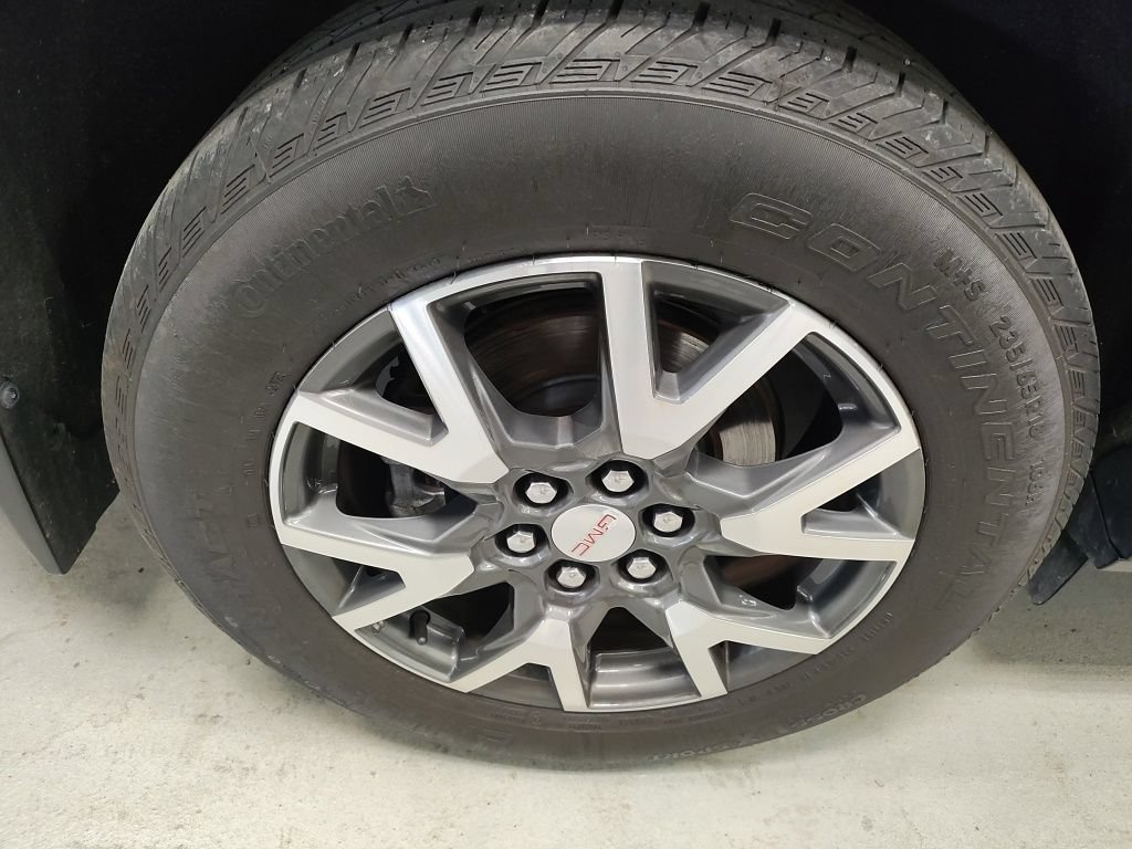 Used 2020 GMC Acadia SLE w/ Driver Convenience Package FWD image 3