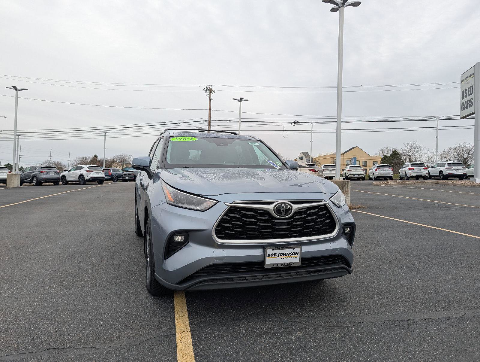 Used 2021 Toyota Highlander XLE image 1