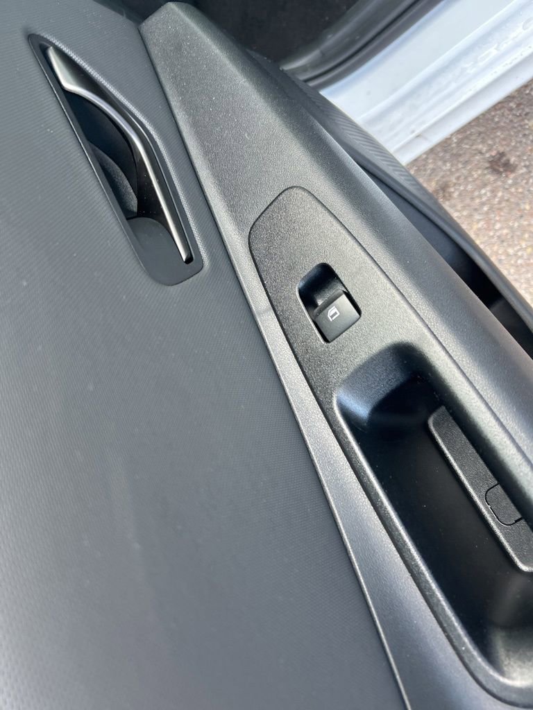 Used 2025 Hyundai Elantra SEL image 21