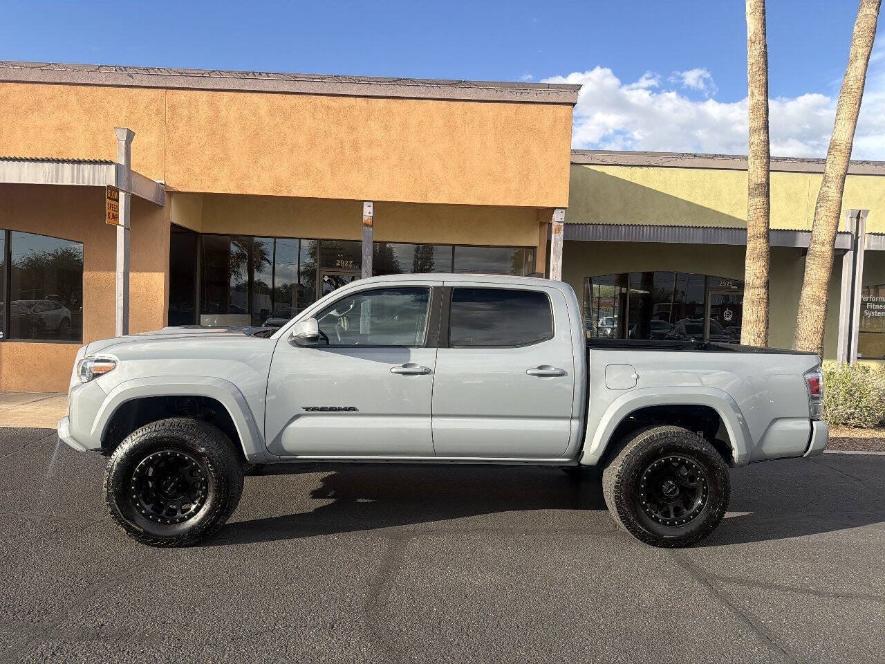 Used 2020 Toyota Tacoma TRD Sport w/ Technology Package RWD image 6