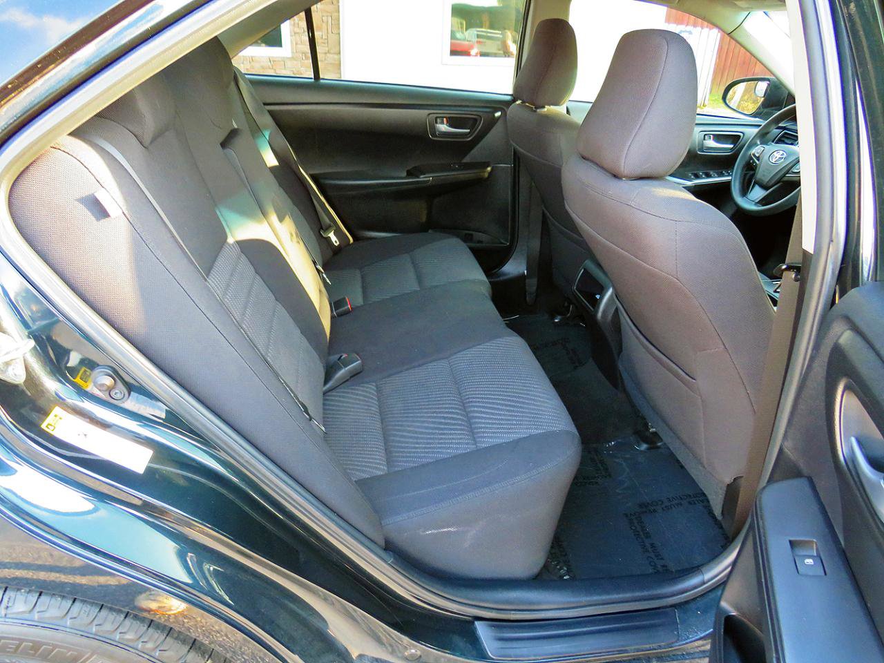 Used 2015 Toyota Camry LE image 17