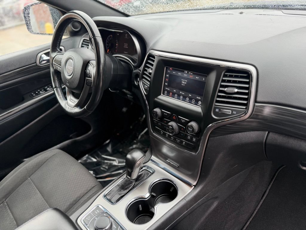Used 2019 Jeep Grand Cherokee Laredo AWD/4WD image 17