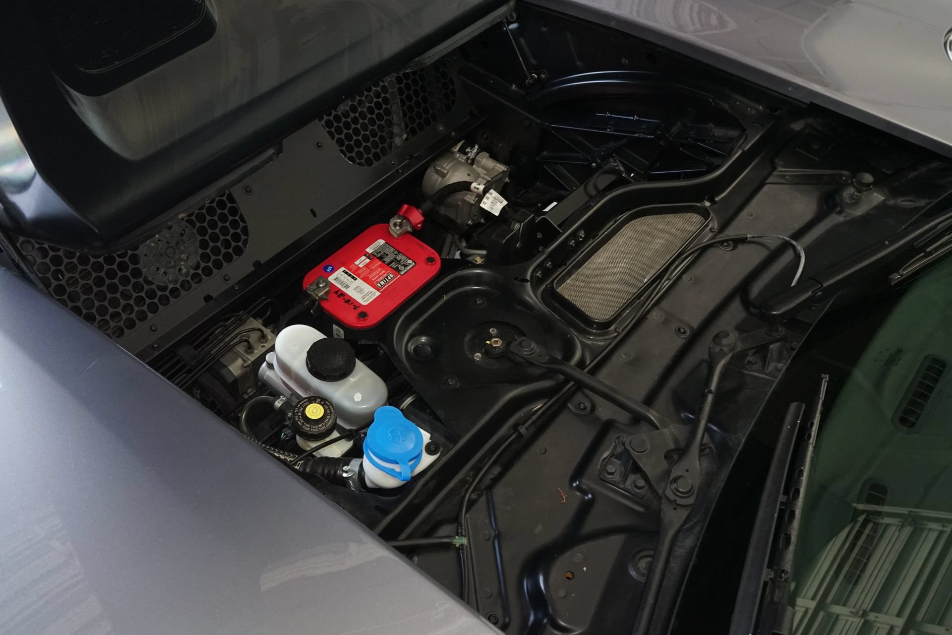 Used 2006 Ford GT RWD image 23