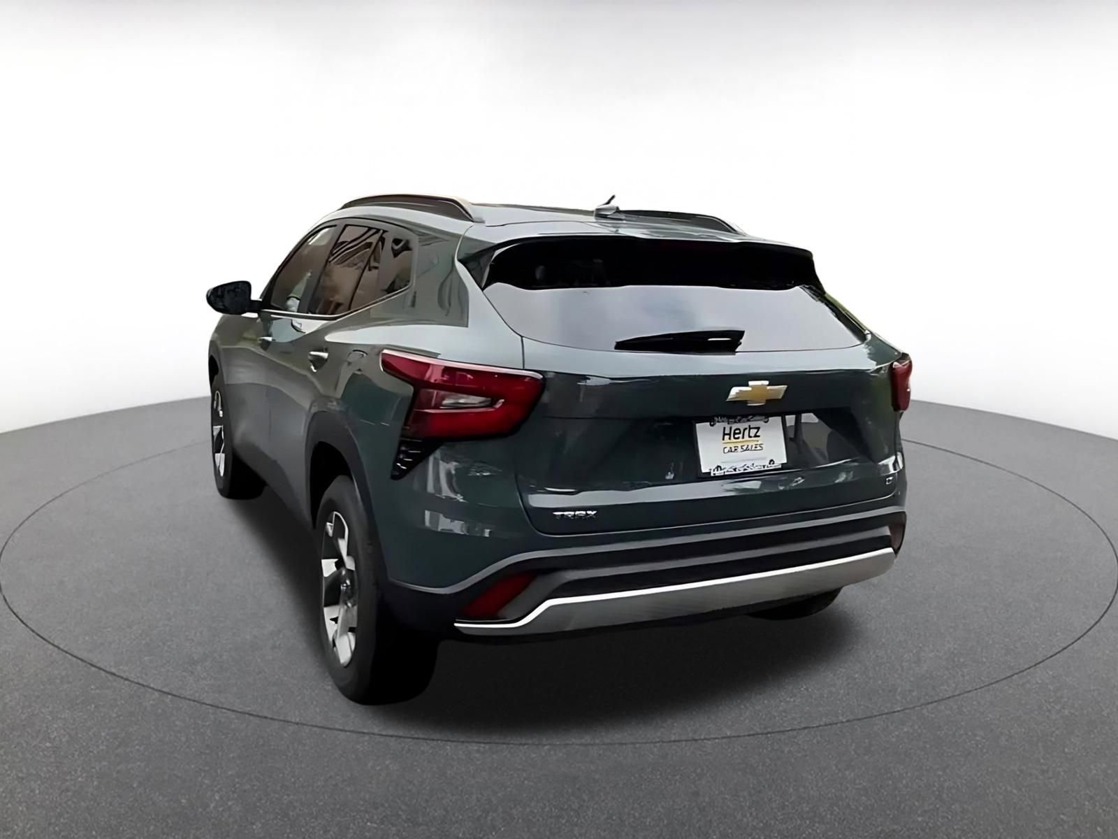 Used 2025 Chevrolet Trax LT image 11