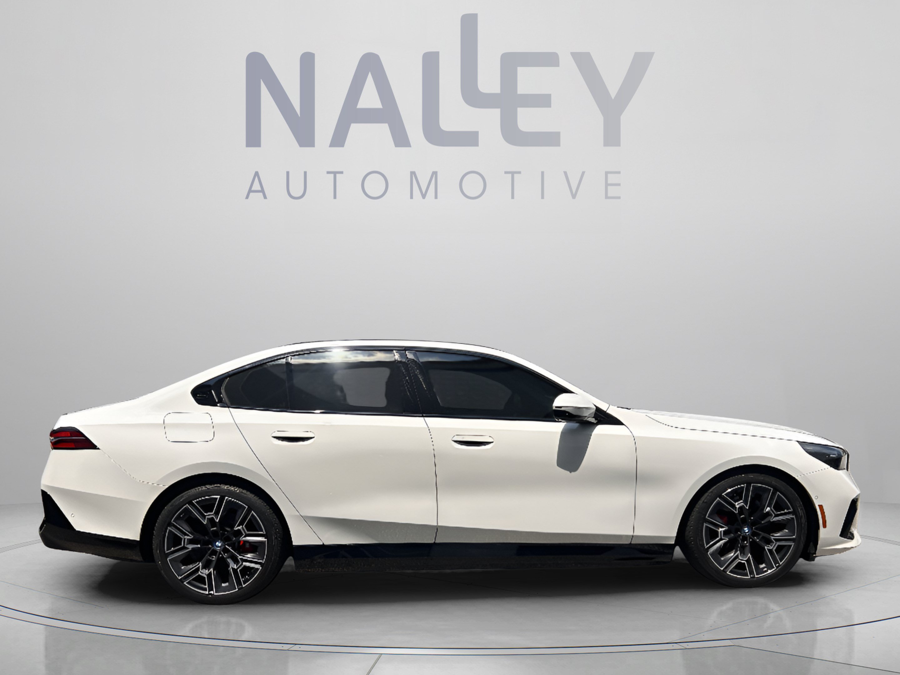 Used 2024 BMW i5 eDrive40i w/ M Sport Package RWD image 4